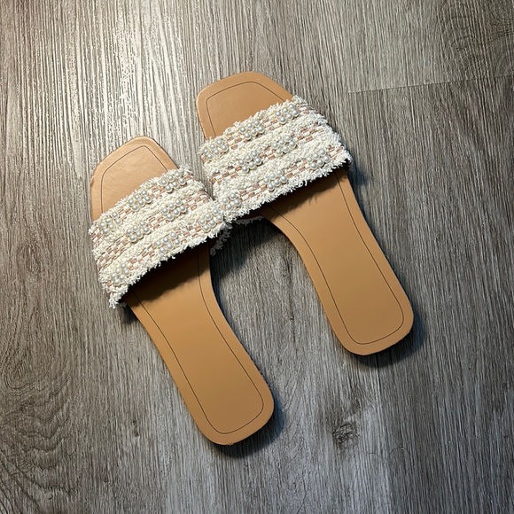 Pearl Flat Sandal - Picture 2 of 4